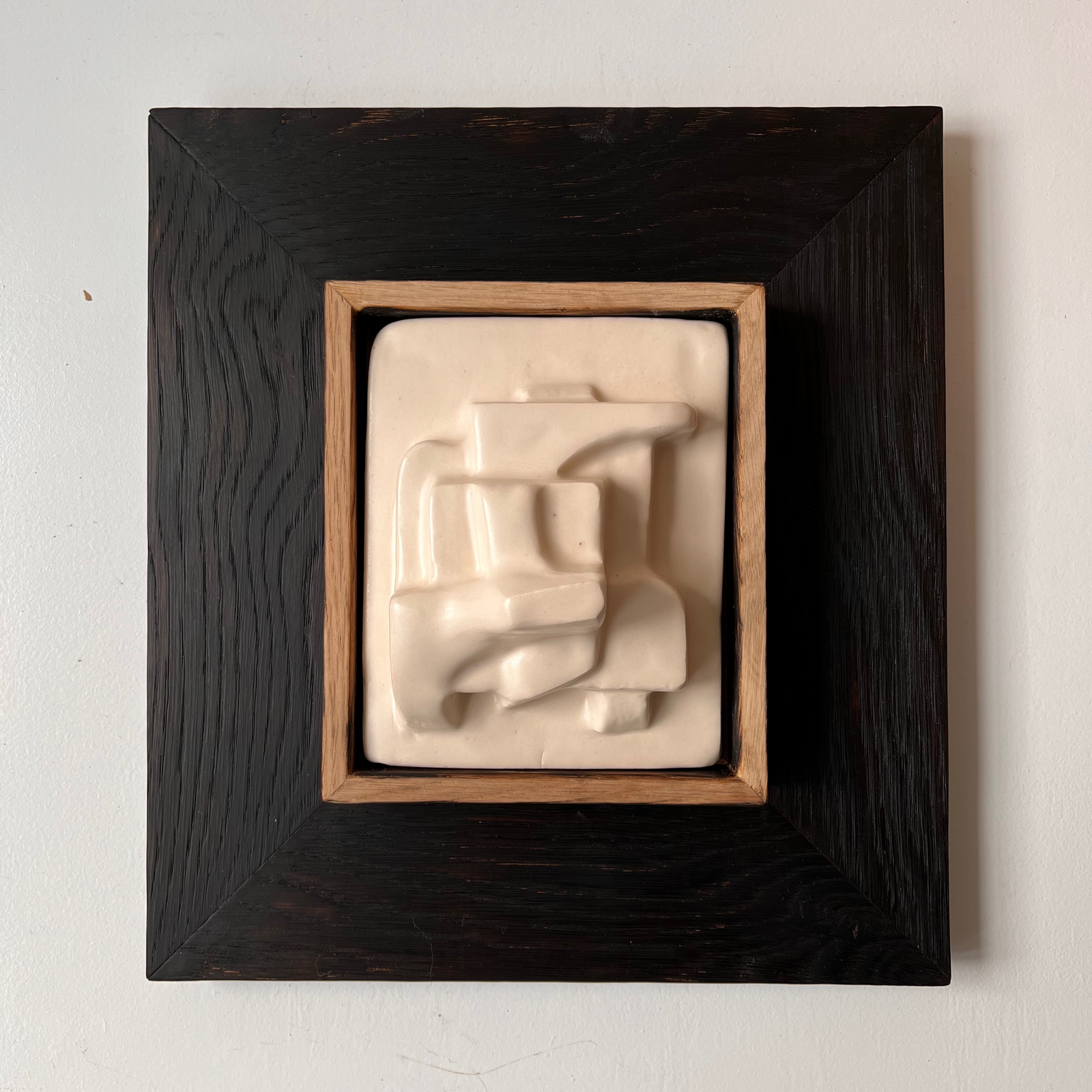 Collab van Stoltz | Klaster Atmopheric structures | burnt oak and ceramic