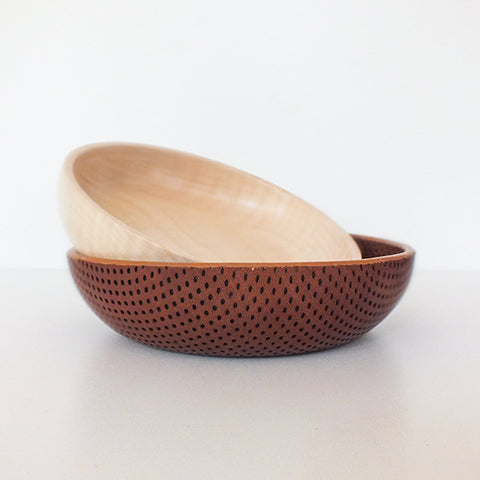 Double bowl in leather and wood